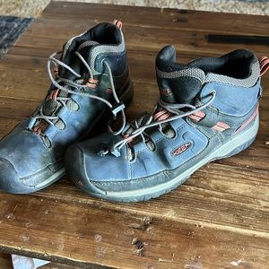 Keen kids hiking boots.